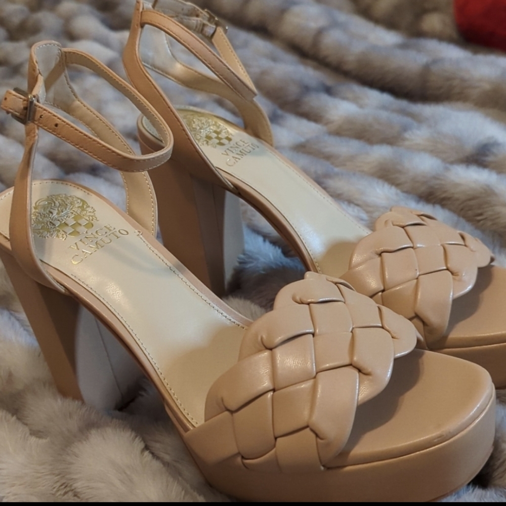 Brand new Vince Camuto Cream Heels ๐ - Picture 3 of 6